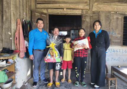 CÔNG TY TNHH B’LAOFOOD TỔ CHỨC CHƯƠNG TRÌNH TRAO QUÀ TẾT CHO CBCNV CÓ HOÀN CẢNH KHÓ KHĂN 2025